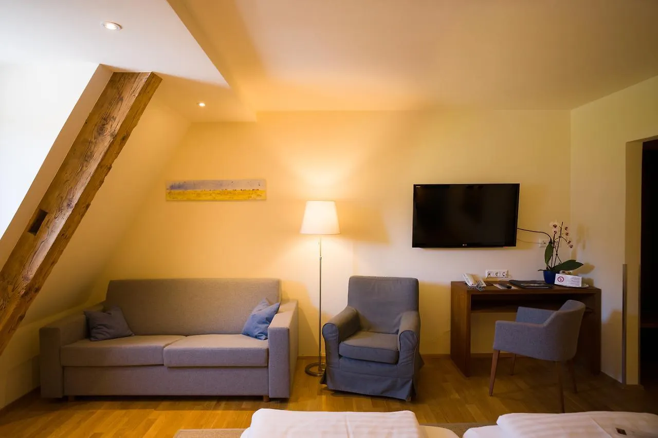 Hotel Kaiserhof Anif 3*,